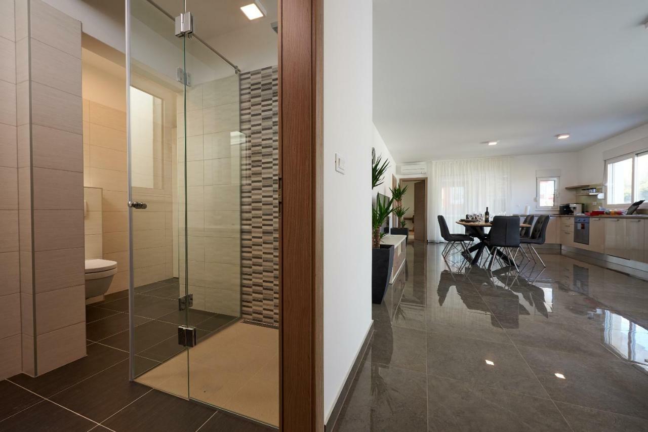 Luxury Villa Residence Zupanovic โตรกีร์ ภายนอก รูปภาพ