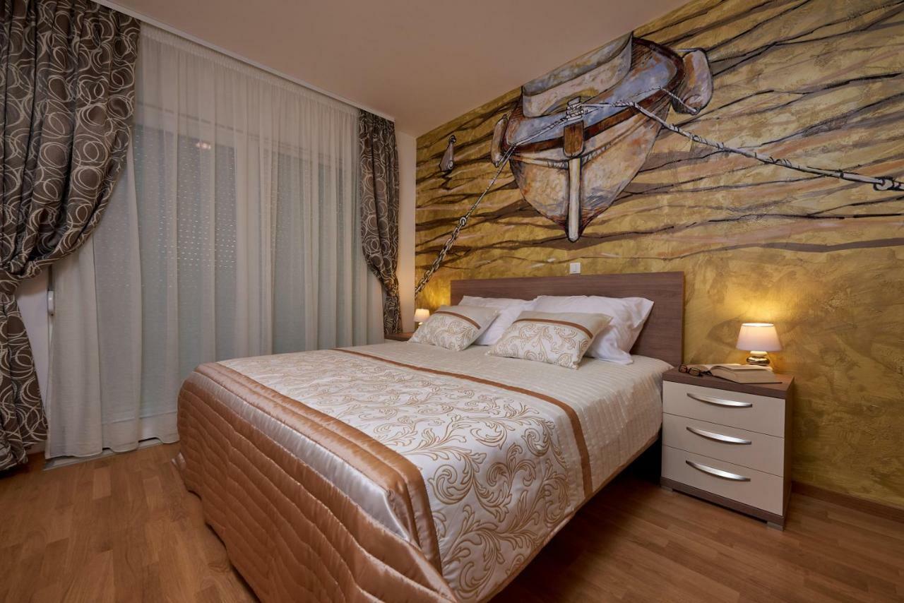 Luxury Villa Residence Zupanovic โตรกีร์ ภายนอก รูปภาพ