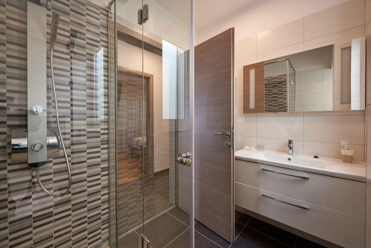 Luxury Villa Residence Zupanovic โตรกีร์ ภายนอก รูปภาพ