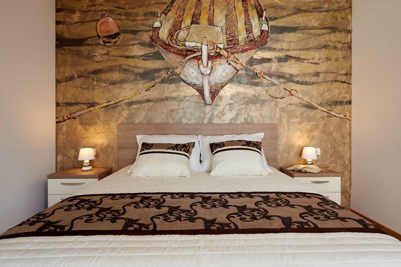 Luxury Villa Residence Zupanovic โตรกีร์ ภายนอก รูปภาพ