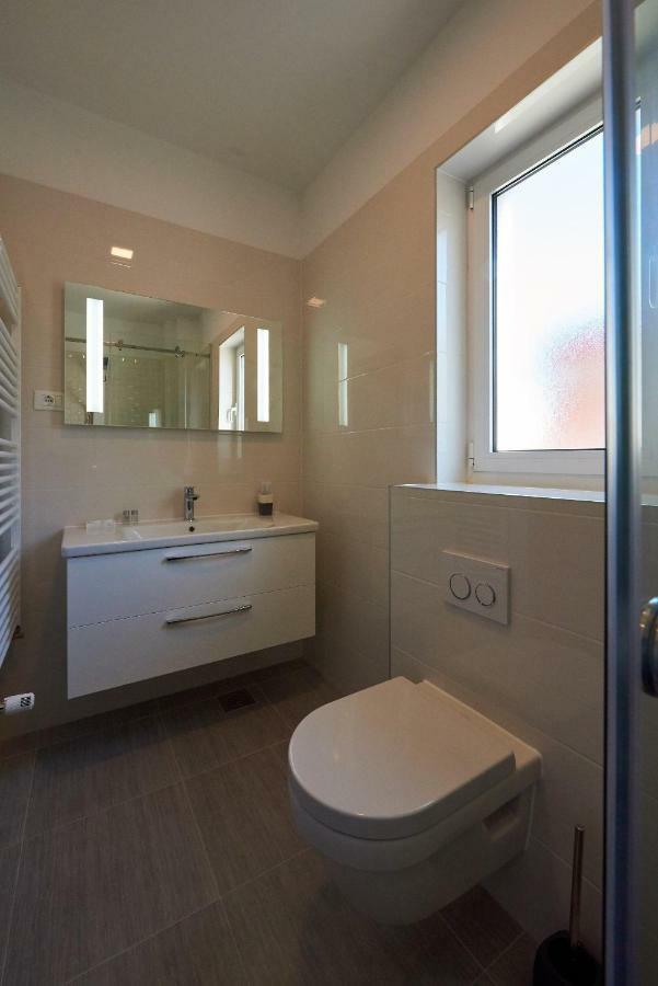 Luxury Villa Residence Zupanovic โตรกีร์ ภายนอก รูปภาพ